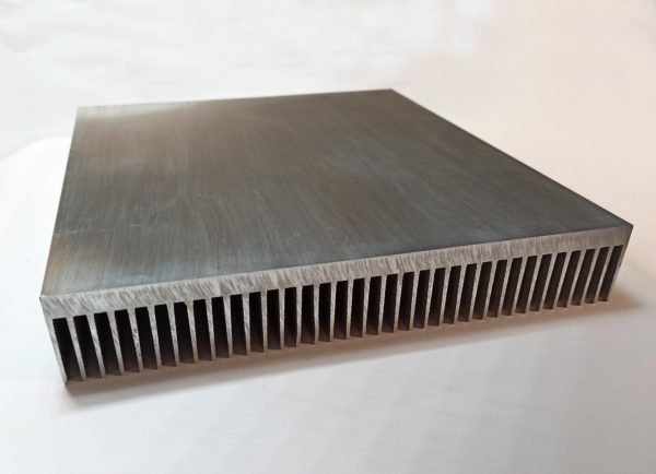 Großer SSPA Solid State Verstärker Kühlkörper K1